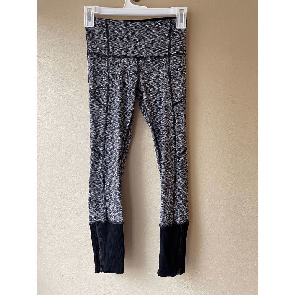 Lululemon Rebel Runner Crop in Spaced Out Space Dye Black White Size 2